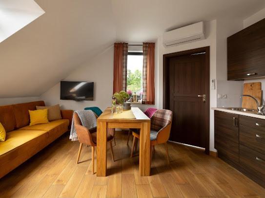 Apartamenty U Harrego I Przy Stawie Spa Z Klimatyzacja, Balia, Sauna, Ogrodem I Parkingiem Kudowa-Zdrój Esterno foto